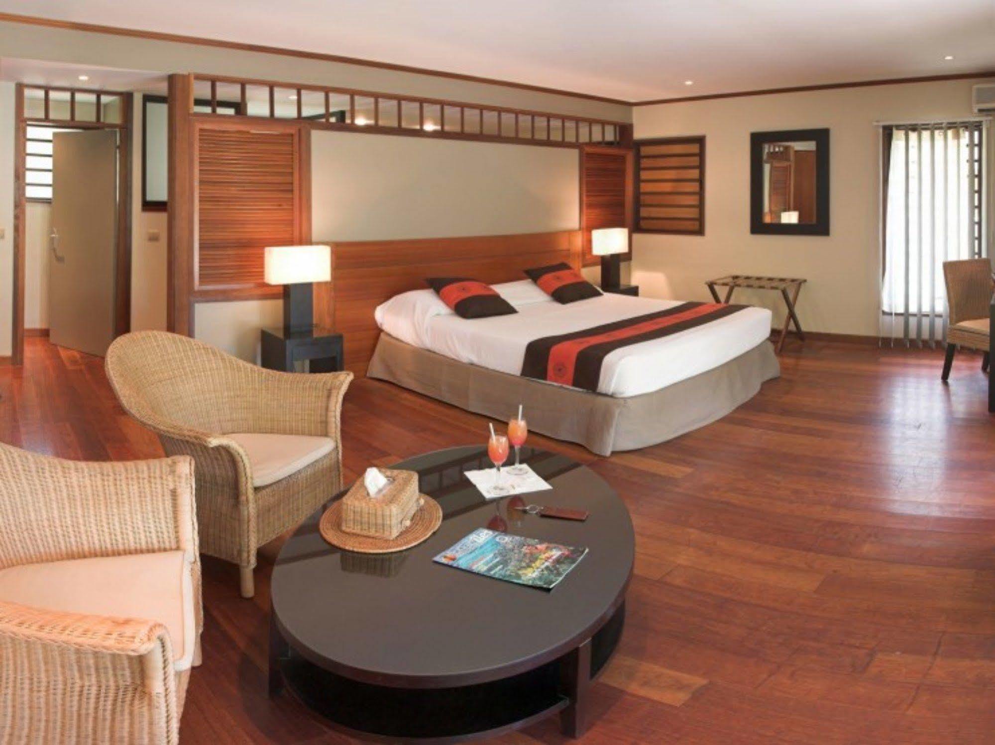 Oure Lodge Beach Resort Kuto Exteriör bild