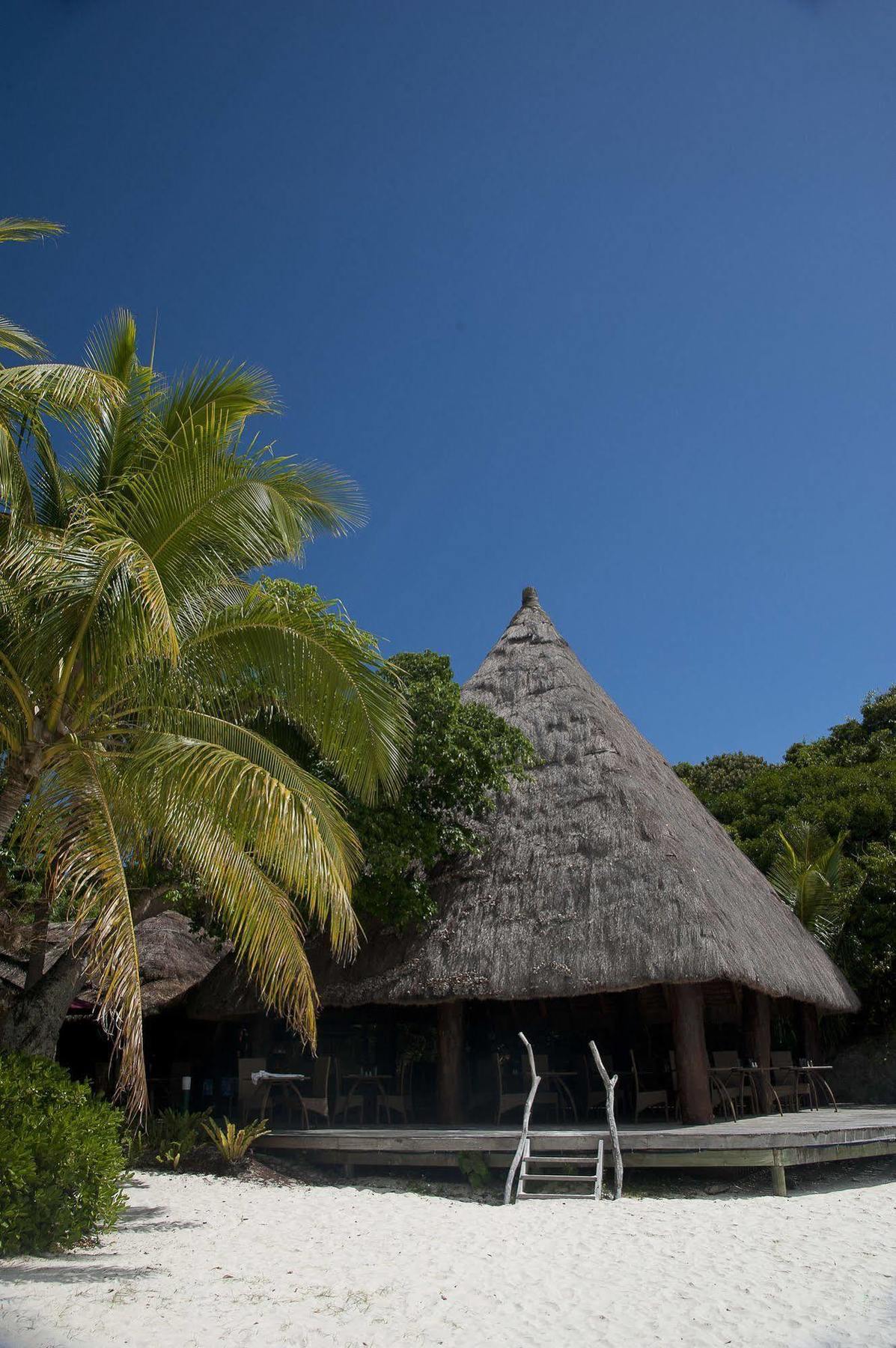 Oure Lodge Beach Resort Kuto Exteriör bild